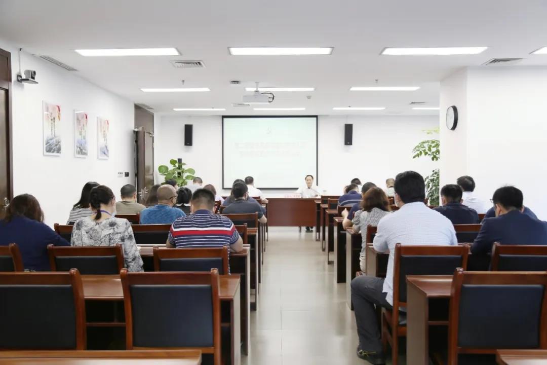 市鐵路集團組織開展第二季度黨風廉政建設重點人員警示教育暨半年集體約談會.jpg