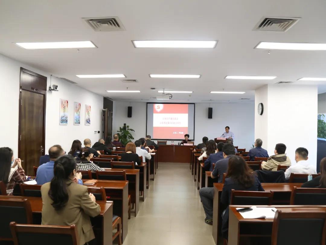 市鐵路集團(tuán)開展第三季度黨風(fēng)廉政建設(shè)重點(diǎn)人員預(yù)防教育.jpg