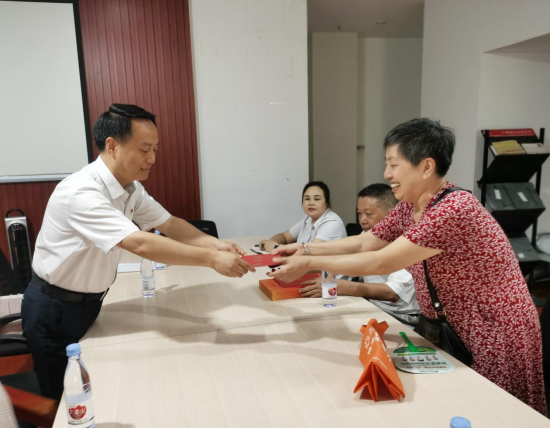 集團赴丁香路社區(qū)開展走訪慰問志愿服務(wù)活動.png