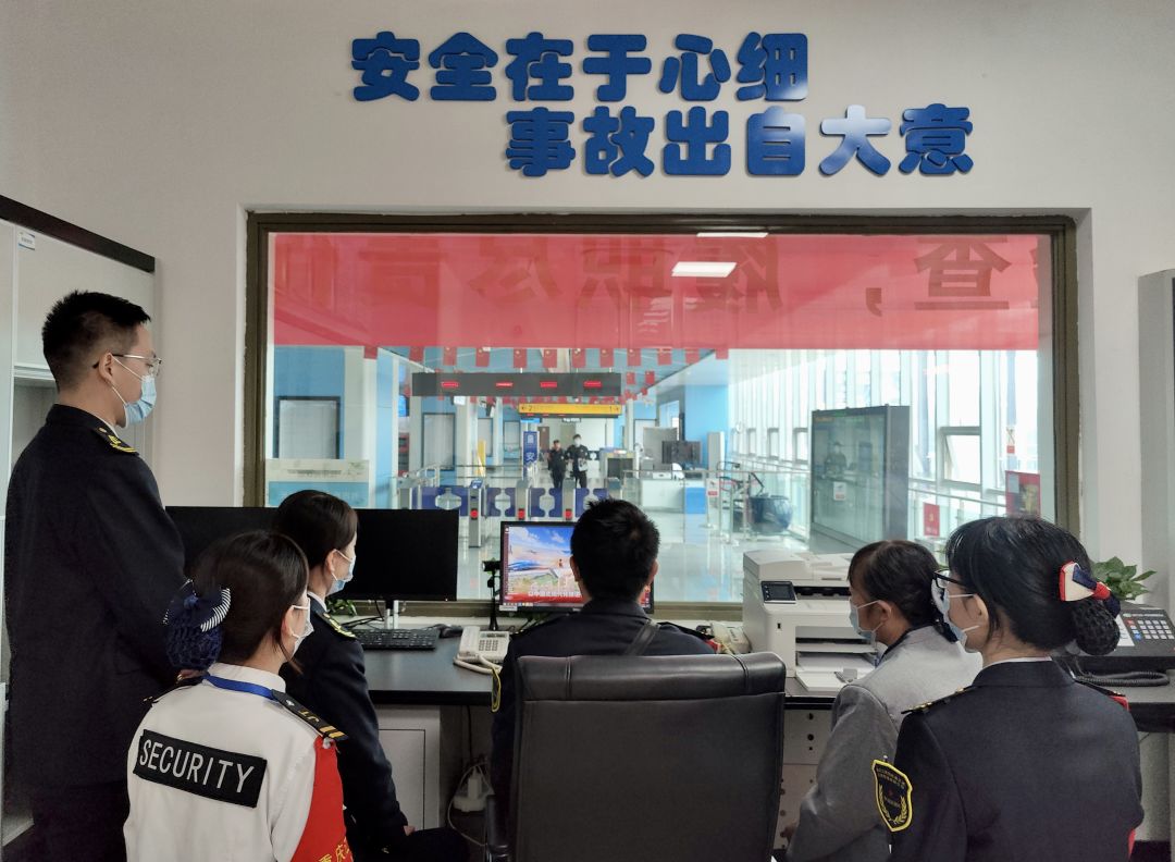江跳線運(yùn)營公司一線在崗職工觀看開幕會(huì)2.jpg