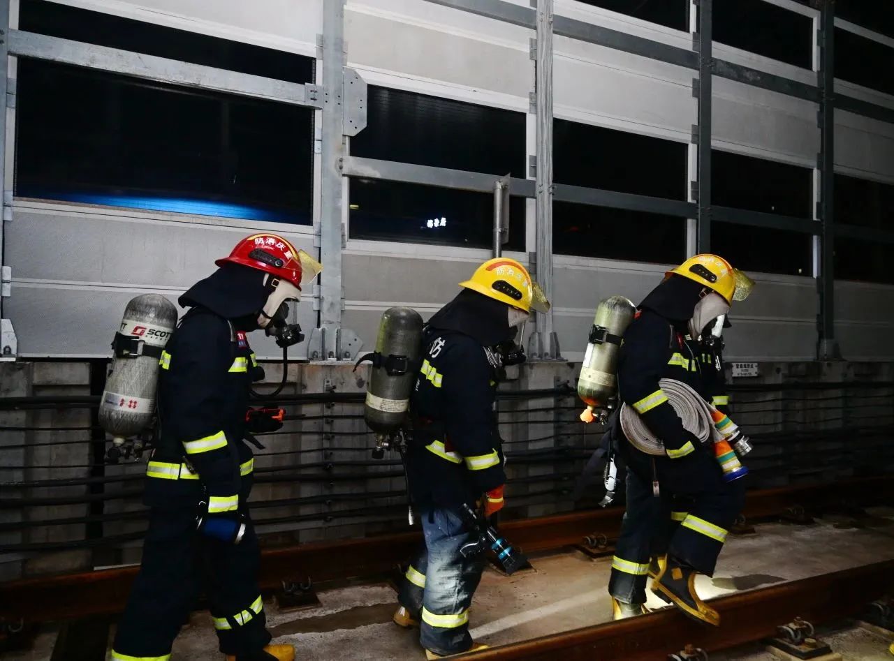 江跳線區(qū)間列車火災疏散救援應急演練.jpg
